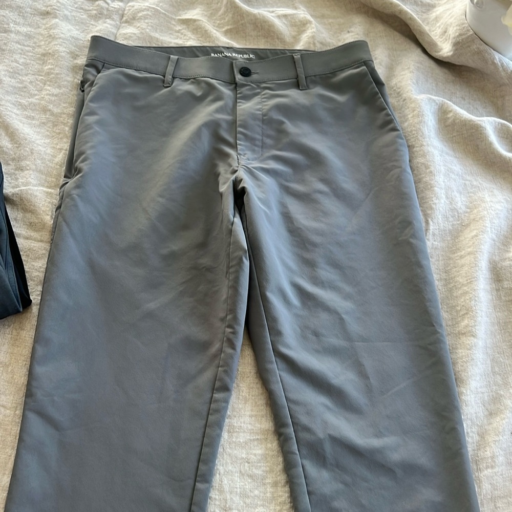 Men’s Banana Republic dry fit pants size 32x30 -Grey LIKE NEW